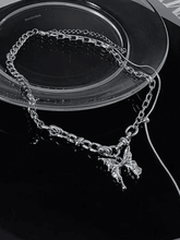 Halskette mit Gliederkette und Schmetterlingsanhänger